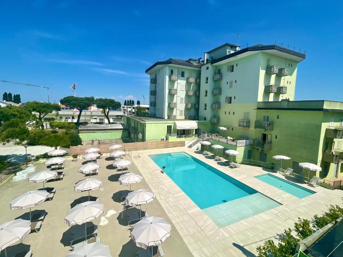 Hotel Vianello Lido di Jesolo Buitenkant foto