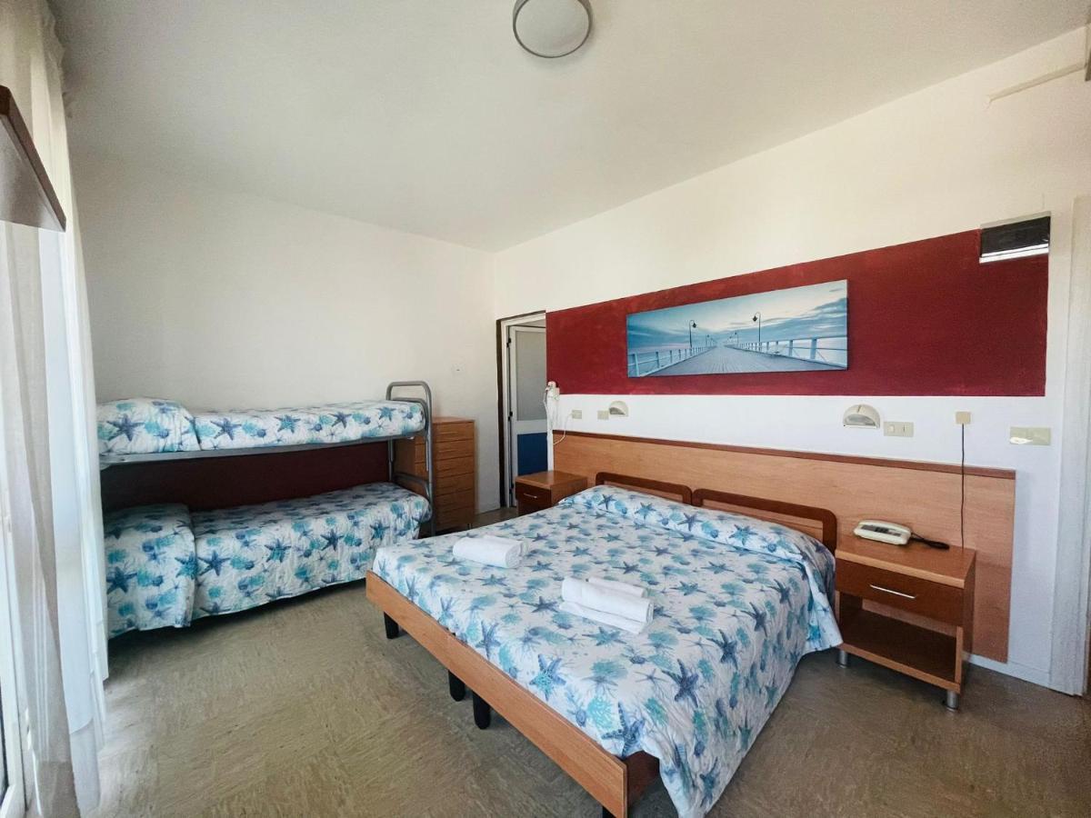 Hotel Vianello Lido di Jesolo Buitenkant foto