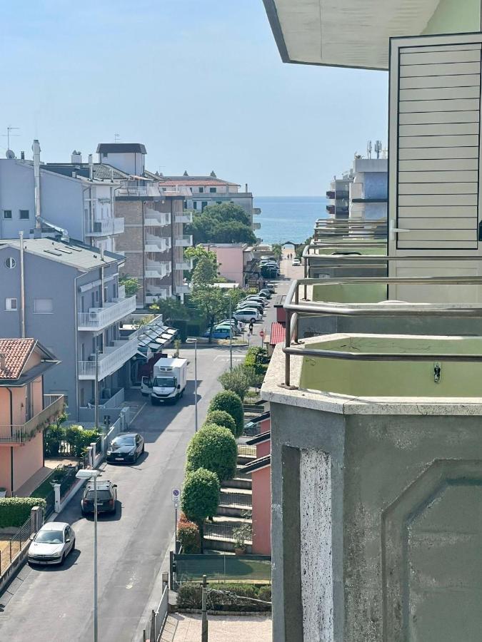 Hotel Vianello Lido di Jesolo Buitenkant foto