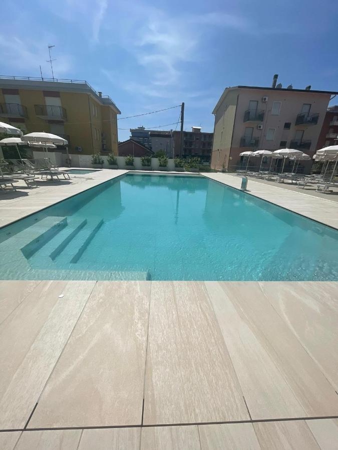 Hotel Vianello Lido di Jesolo Buitenkant foto