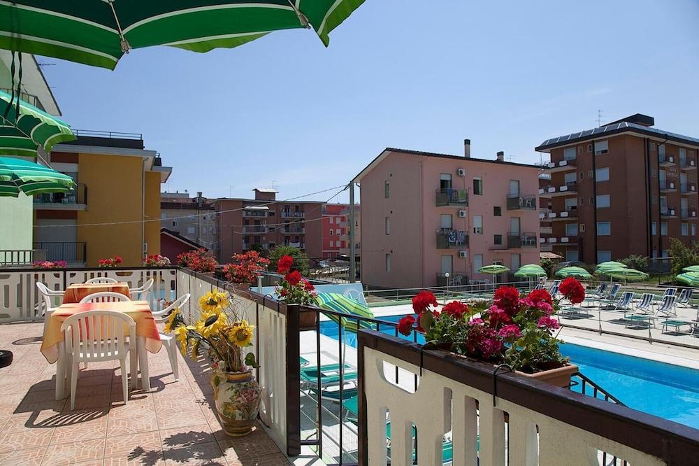 Hotel Vianello Lido di Jesolo Buitenkant foto