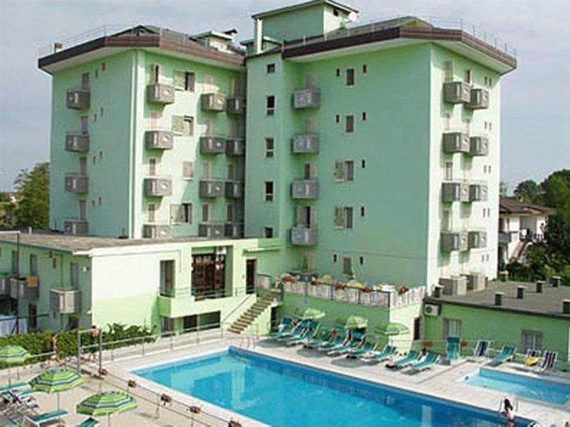 Hotel Vianello Lido di Jesolo Buitenkant foto