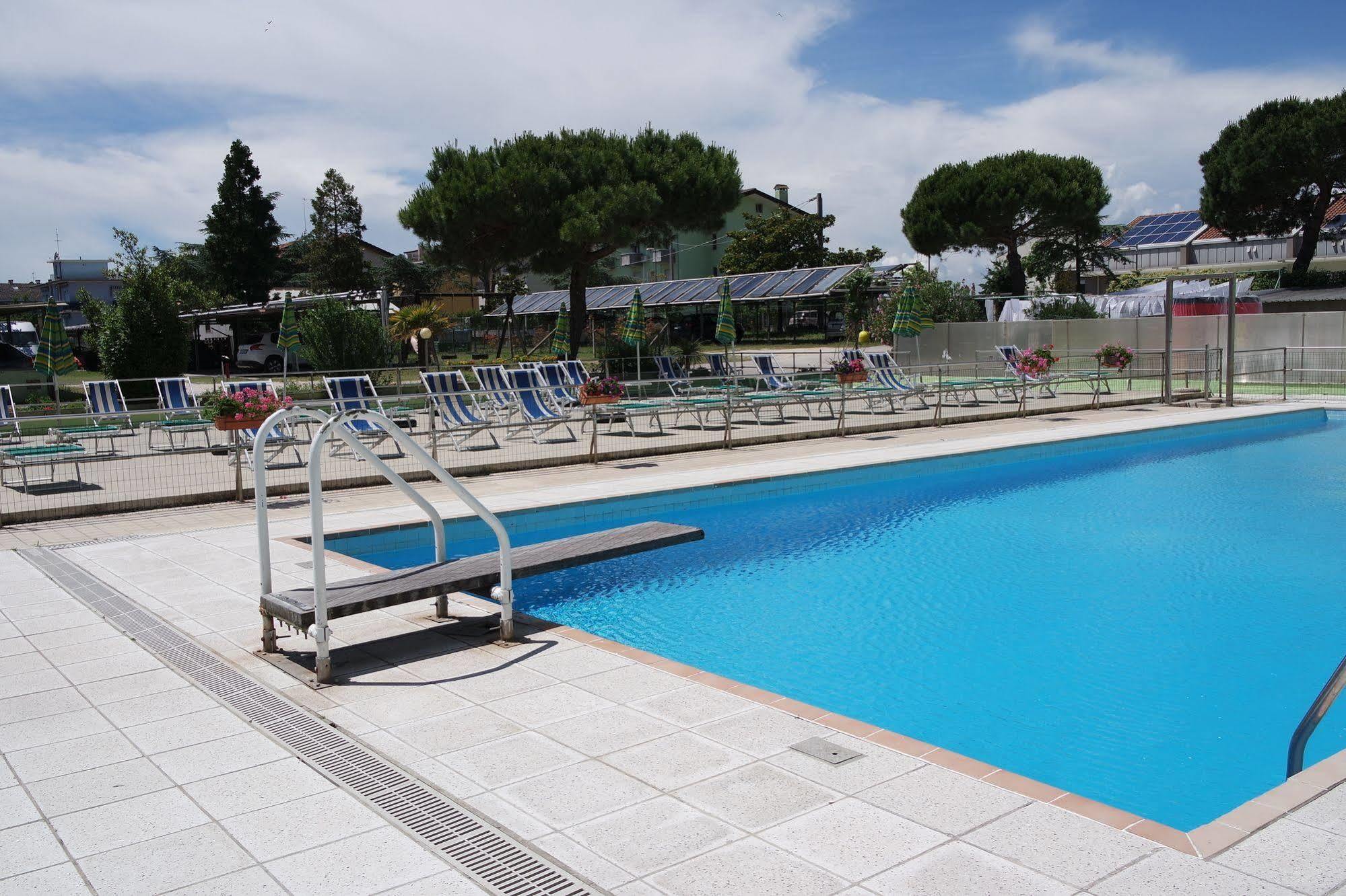 Hotel Vianello Lido di Jesolo Buitenkant foto