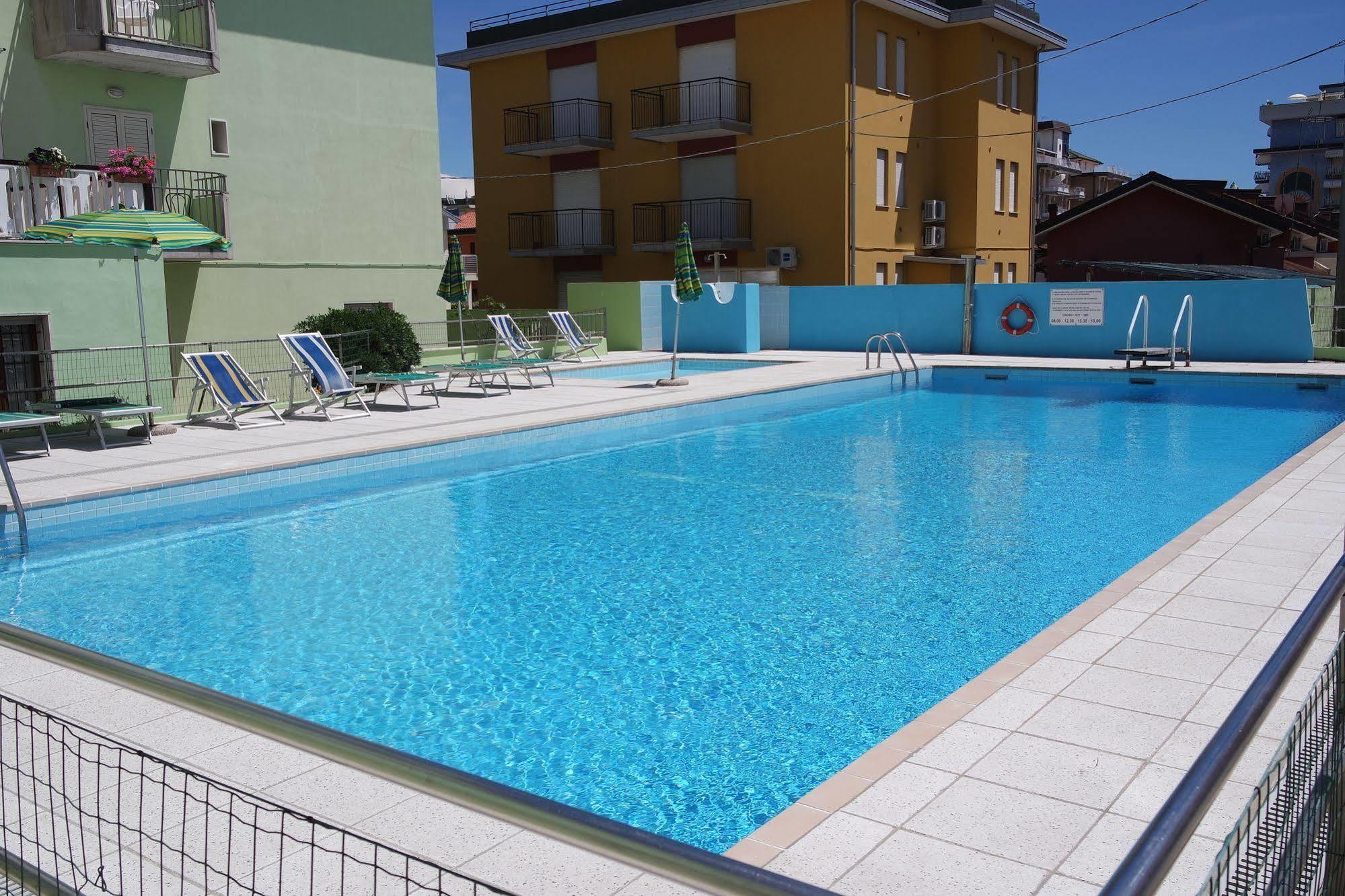 Hotel Vianello Lido di Jesolo Buitenkant foto