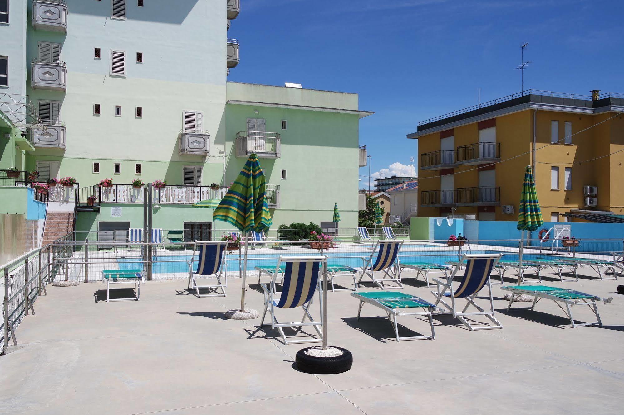 Hotel Vianello Lido di Jesolo Buitenkant foto
