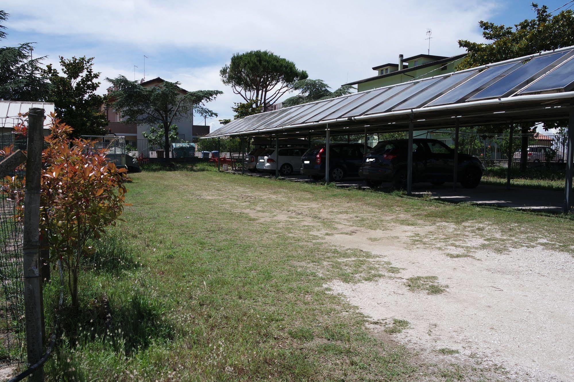 Hotel Vianello Lido di Jesolo Buitenkant foto